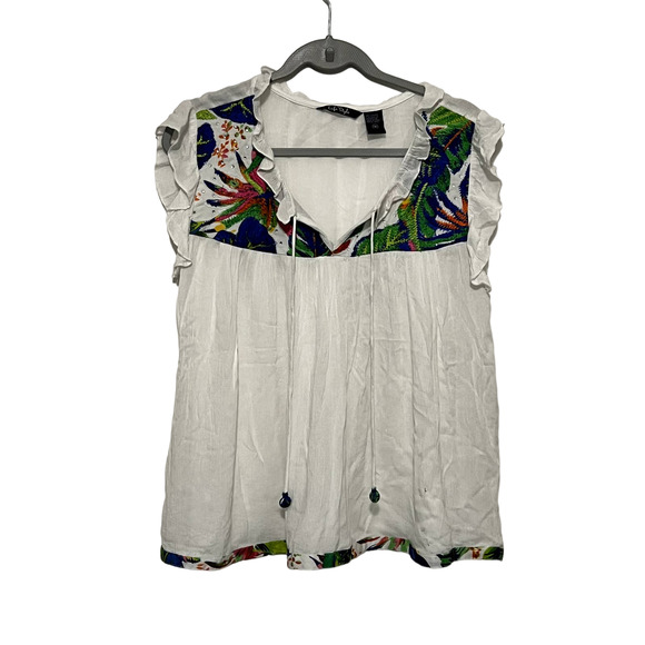 Life Style White with Embroidered Floral Details Flowy Size Medium - Picture 1 of 5